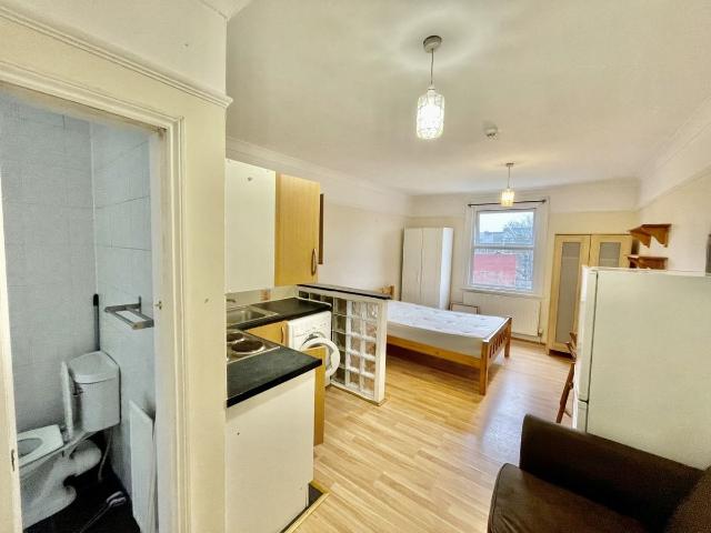 Studio for rent in Dollis Hill, Greater London