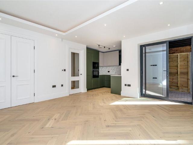 House for rent in Brondesbury, Greater London