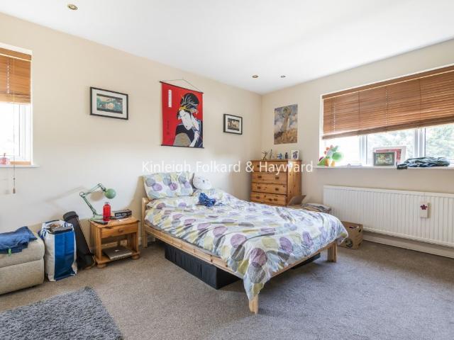 Apartment for rent in Brondesbury, Greater London