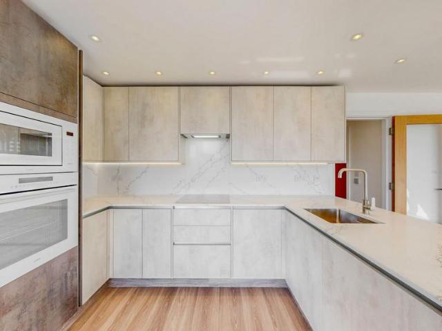 House for rent in Brondesbury, Greater London