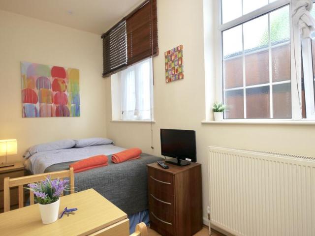 House for rent in Brondesbury, Greater London