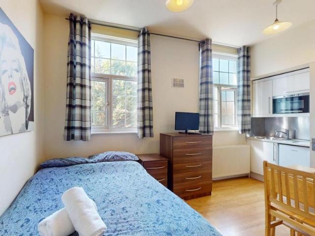 House for rent in Brondesbury, Greater London