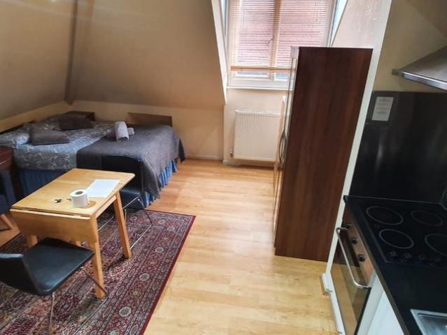 Apartment for rent in Brondesbury, Greater London