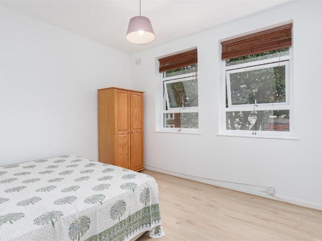 Apartment for rent in Queen's Park, Greater London