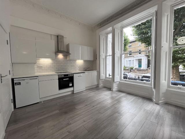 Studio for rent in Queen's Park, Greater London