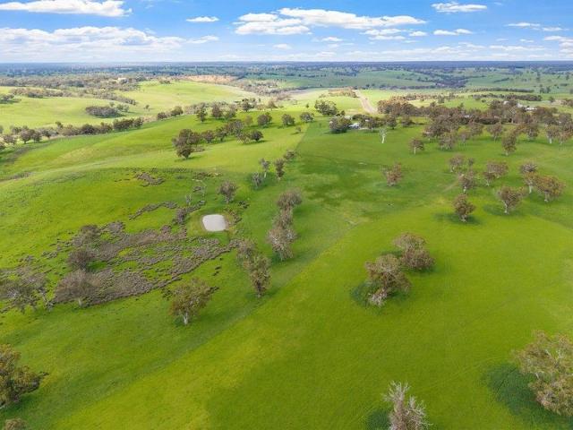 Cottage for sale in Chetwynd, Victoria