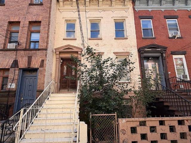 Townhouse for sale in Mott Haven, New York
