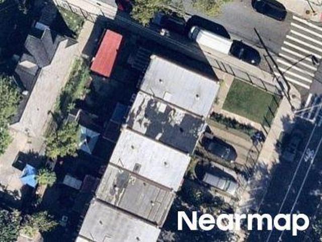 House for sale in The Bronx, Arverne