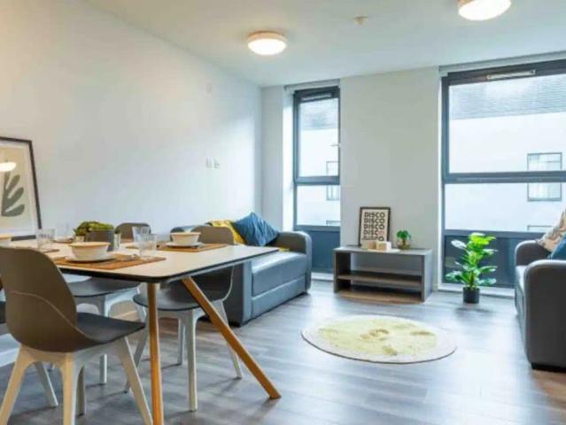 Room for rent in London Designer Outlet (LDO), Greater London