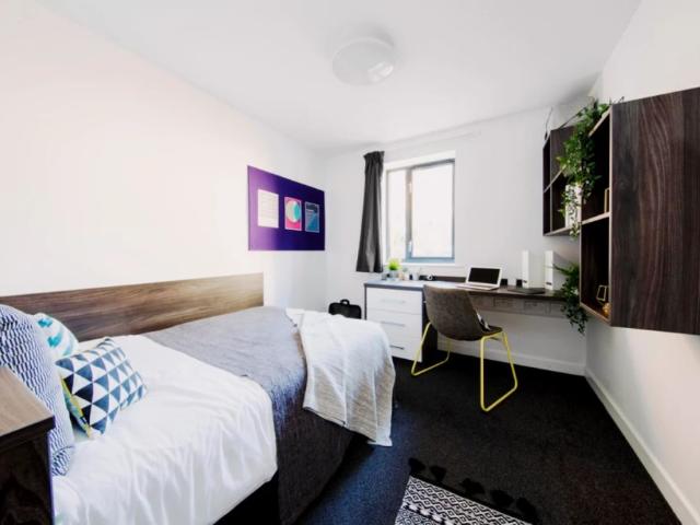 Room for rent in Calderstones