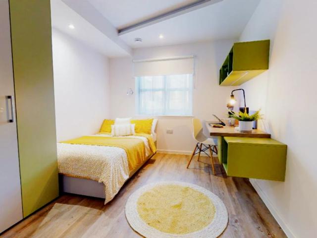 Room for rent in Ripley Springs, Row Town