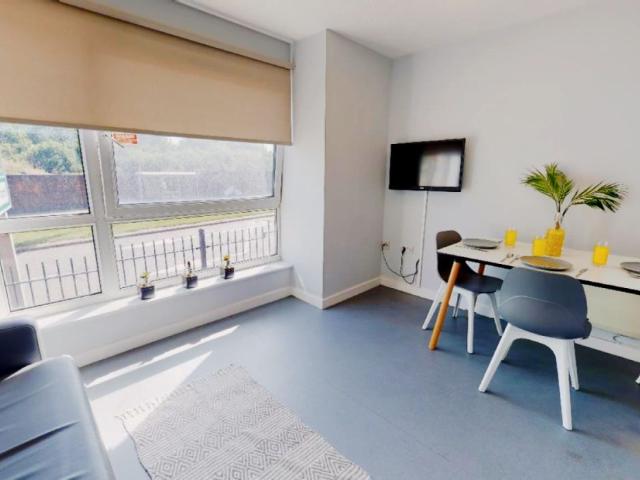 Room for rent in Fallings Park, West Midlands