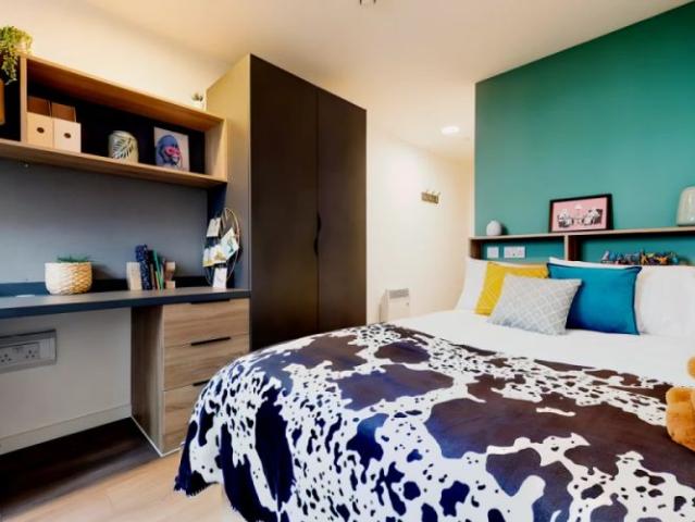 Room for rent in Hale End, Greater London