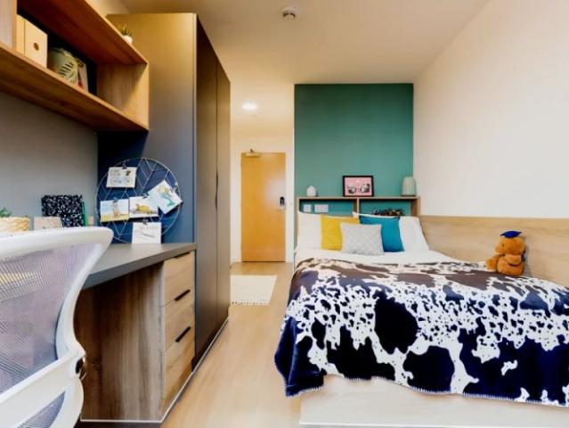 Room for rent in Hale End, Greater London