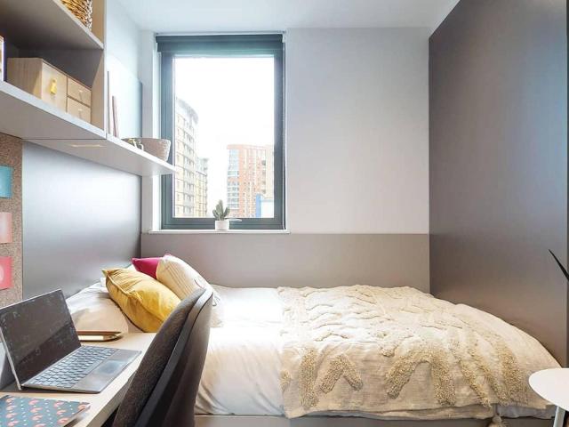 Room for rent in London Borough of Ealing, Greater London