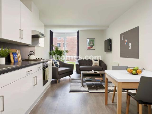 Room for rent in Hyde Park, West Yorkshire