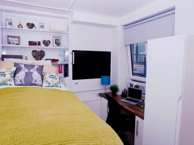 Studio for rent in North Kensington, Greater London