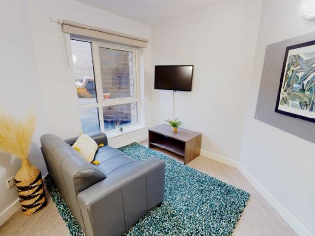Studio for rent in Huddersfield, West Yorkshire