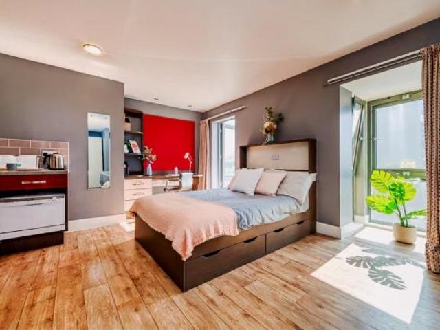 Studio for rent in Elephant and Castle, Greater London