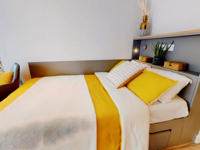 Studio for rent in Leylands, West Yorkshire