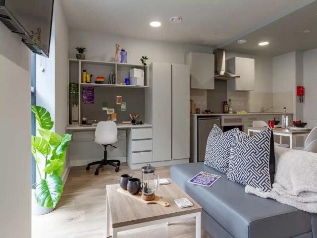 Studio for rent in Little Woodhouse, Leeds