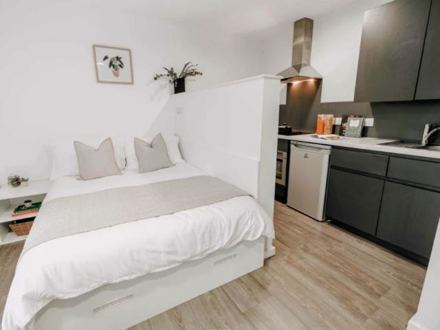 Studio for rent in Lansdowne, Springbourne