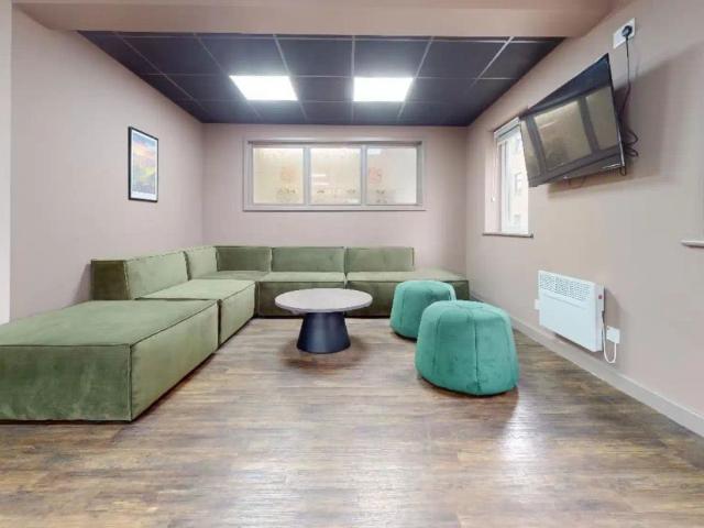 Studio for rent in Huddersfield, West Yorkshire