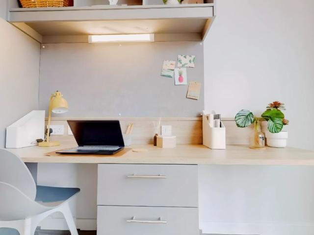 Studio for rent in St Ann's, Haddon