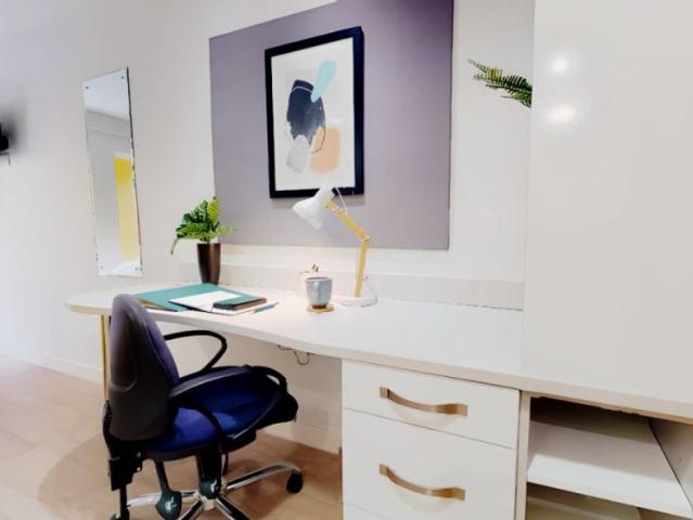 Studio for rent in St Clement's, The Slade
