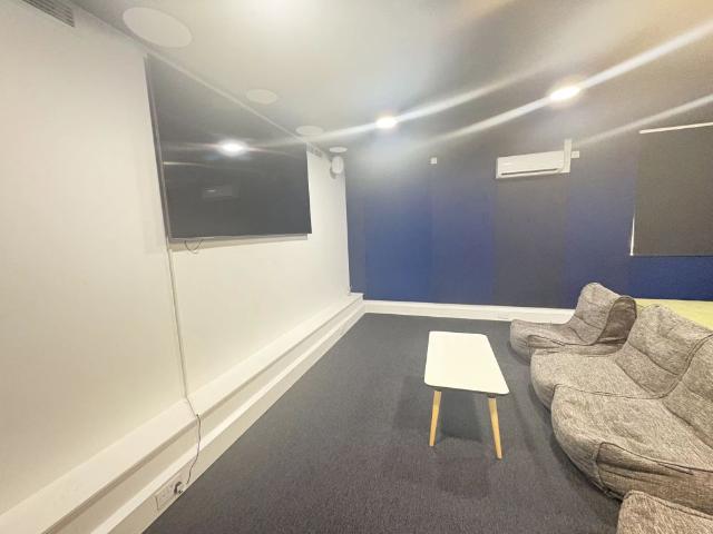 Studio for rent in Haddon, East Midlands