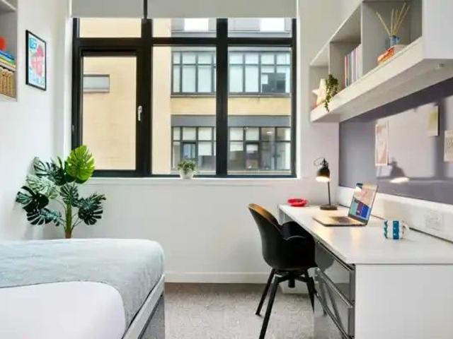 Studio for rent in Scotland