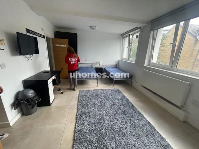Room for rent in North Kensington, Greater London