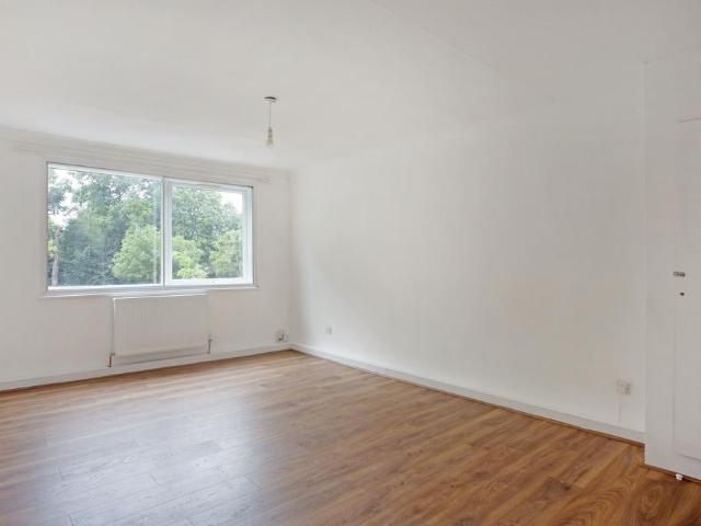Apartment for rent in St Margarets, Greater London