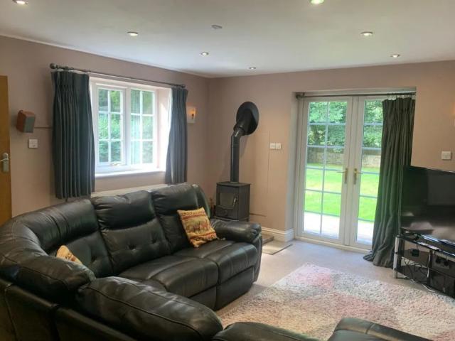 House for rent in Charlesworth, East Midlands