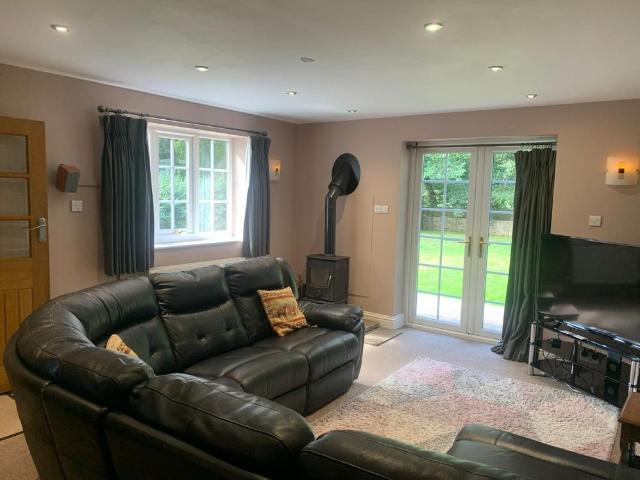 House for rent in Charlesworth, East Midlands