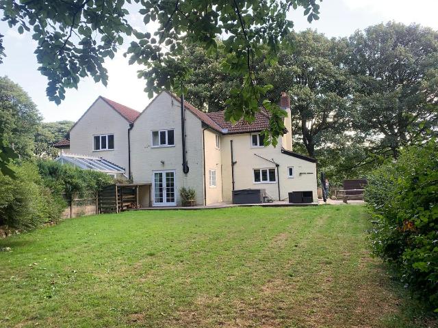House for rent in Charlesworth, East Midlands
