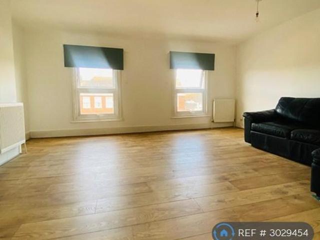 Apartment for rent in Hook, Greater London