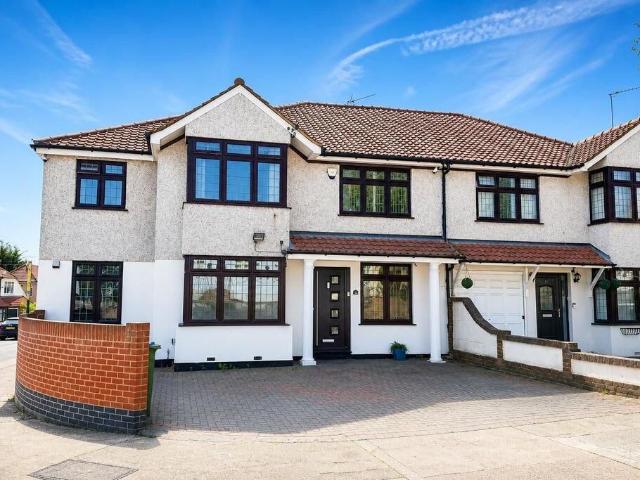 Apartment for rent in Upton, Greater London