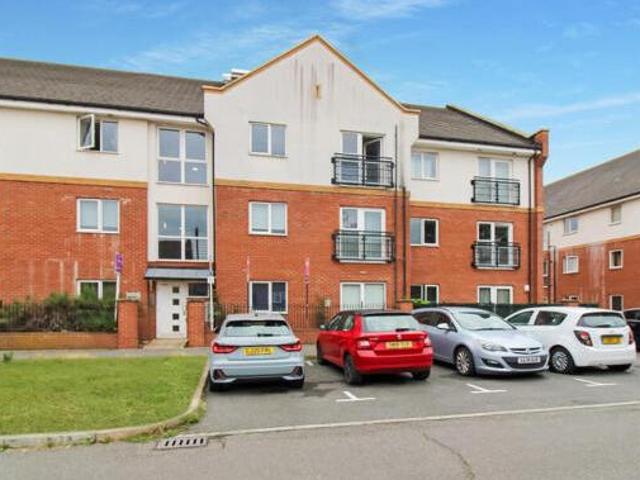 House for sale in Laindon, Essex