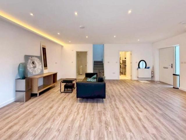 House for rent in Palmers Green, Greater London