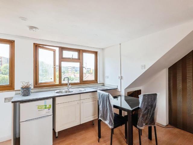 Studio for rent in Dollis Hill, Greater London
