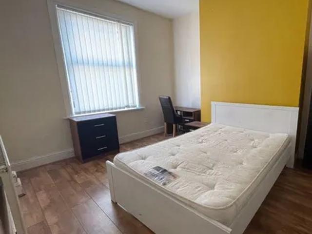 House for rent in Calderstones
