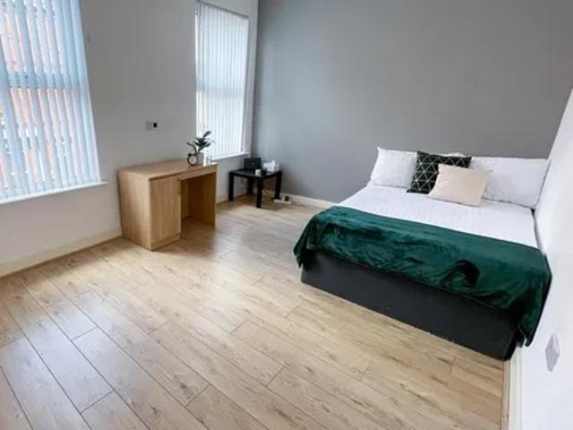 House for rent in Calderstones