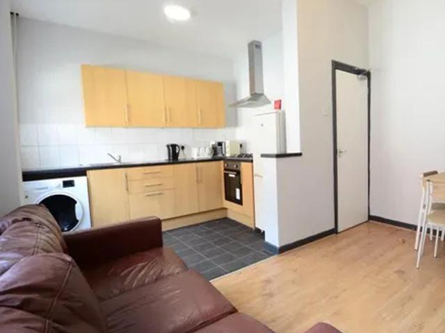 House for rent in Calderstones
