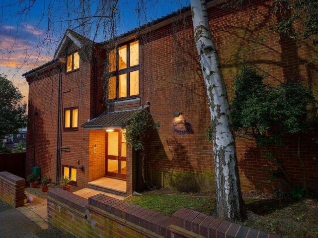 Apartment for rent in South Harrow, Greater London