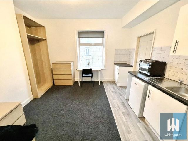 Studio for rent in Brighouse, West Yorkshire