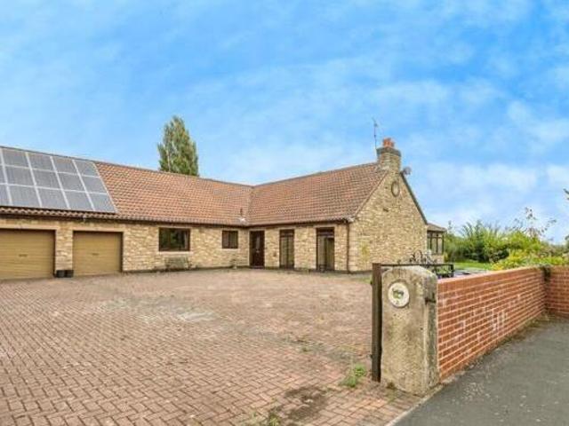 House for sale in Arksey, South Yorkshire