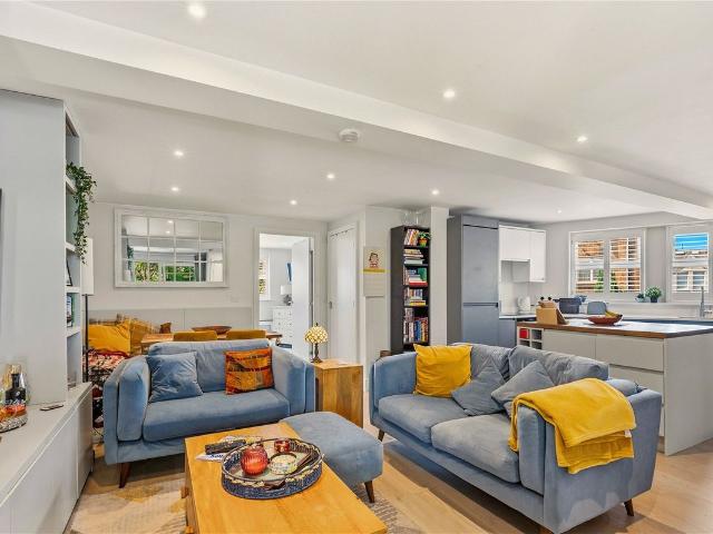 Apartment for rent in East Sheen, Greater London