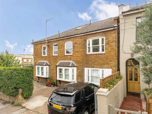 Apartment for rent in London Borough of Hackney, Greater London