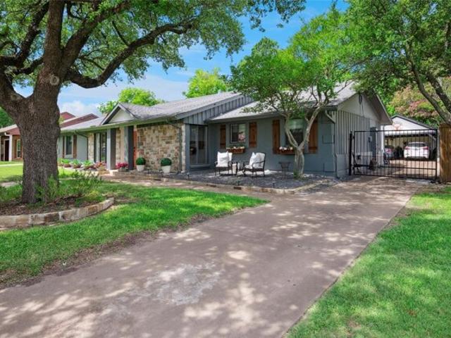 House for sale in Farmers Branch, Texas
